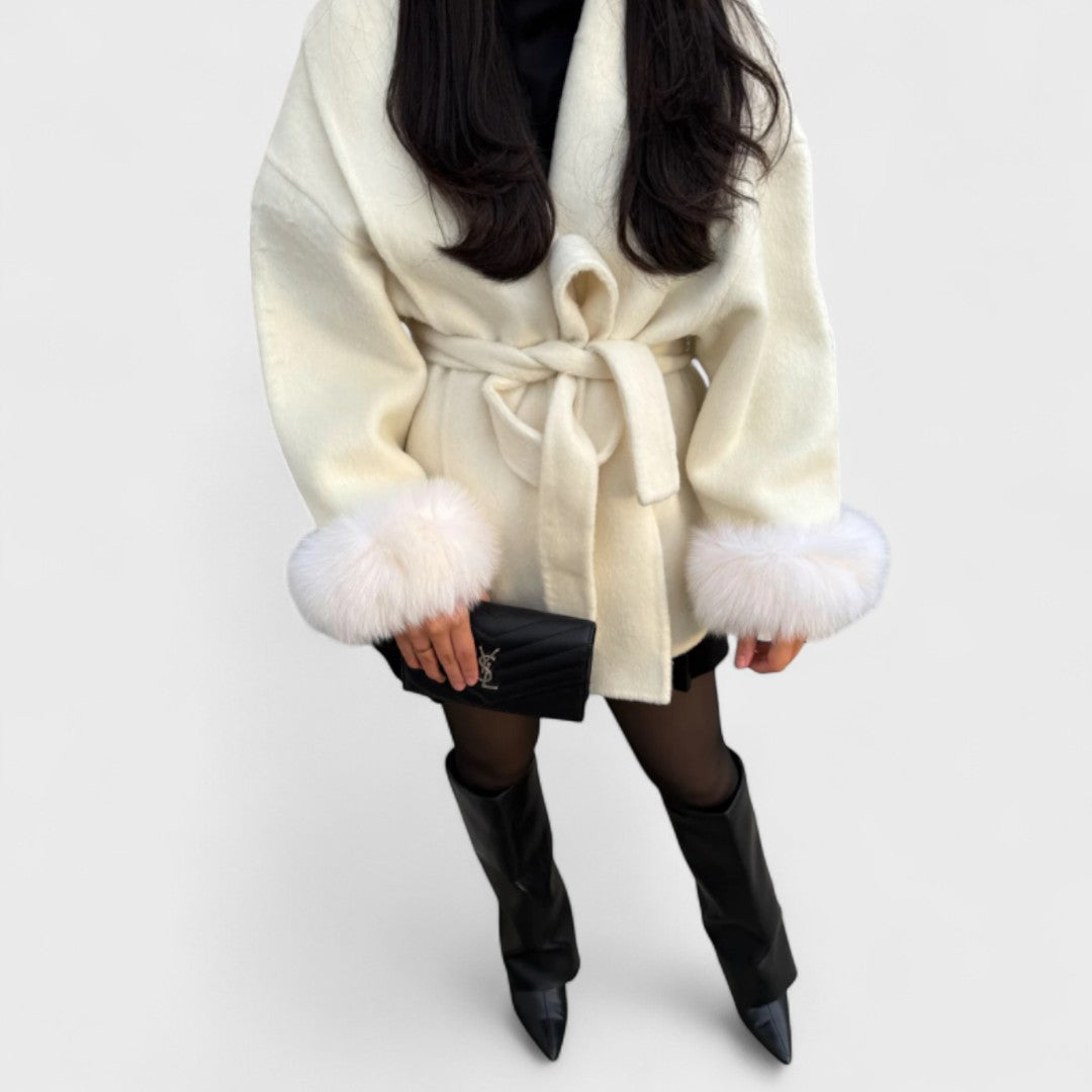 Wollmiez™ – Eleganter Mantel mit Kunstfell-Details
